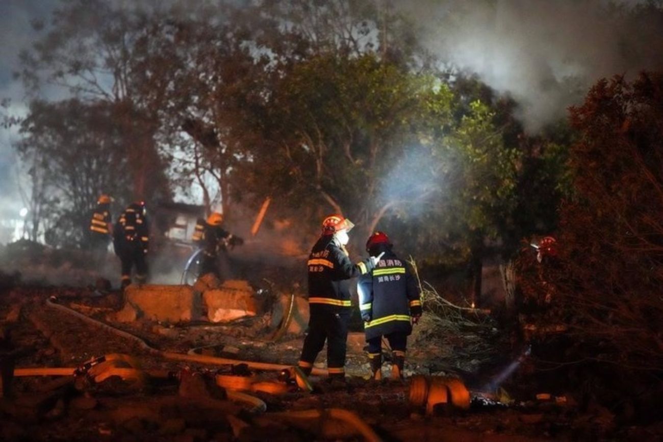 China: ya son 37 los muertos por la explosión en una fábrica de fuegos artificiales