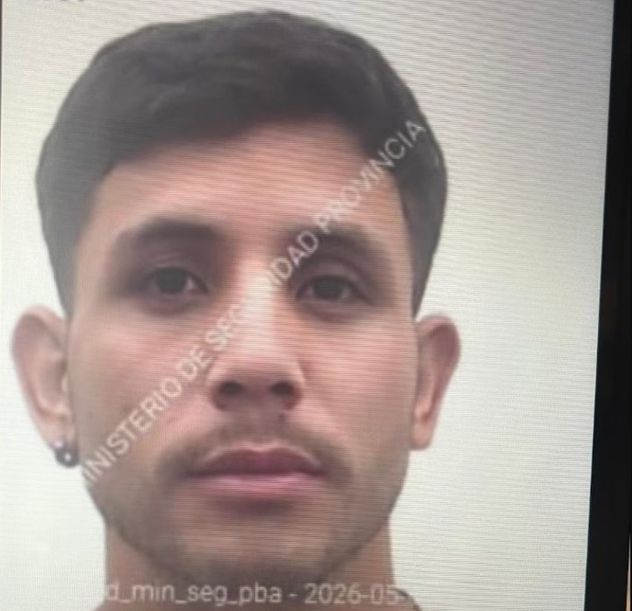 Buscan a Esteban Amarilla, un sujeto que asesinó a su vecina de dos puñaladas cuando intentó defender a su hija de 9 años de un presunto abuso sexual.