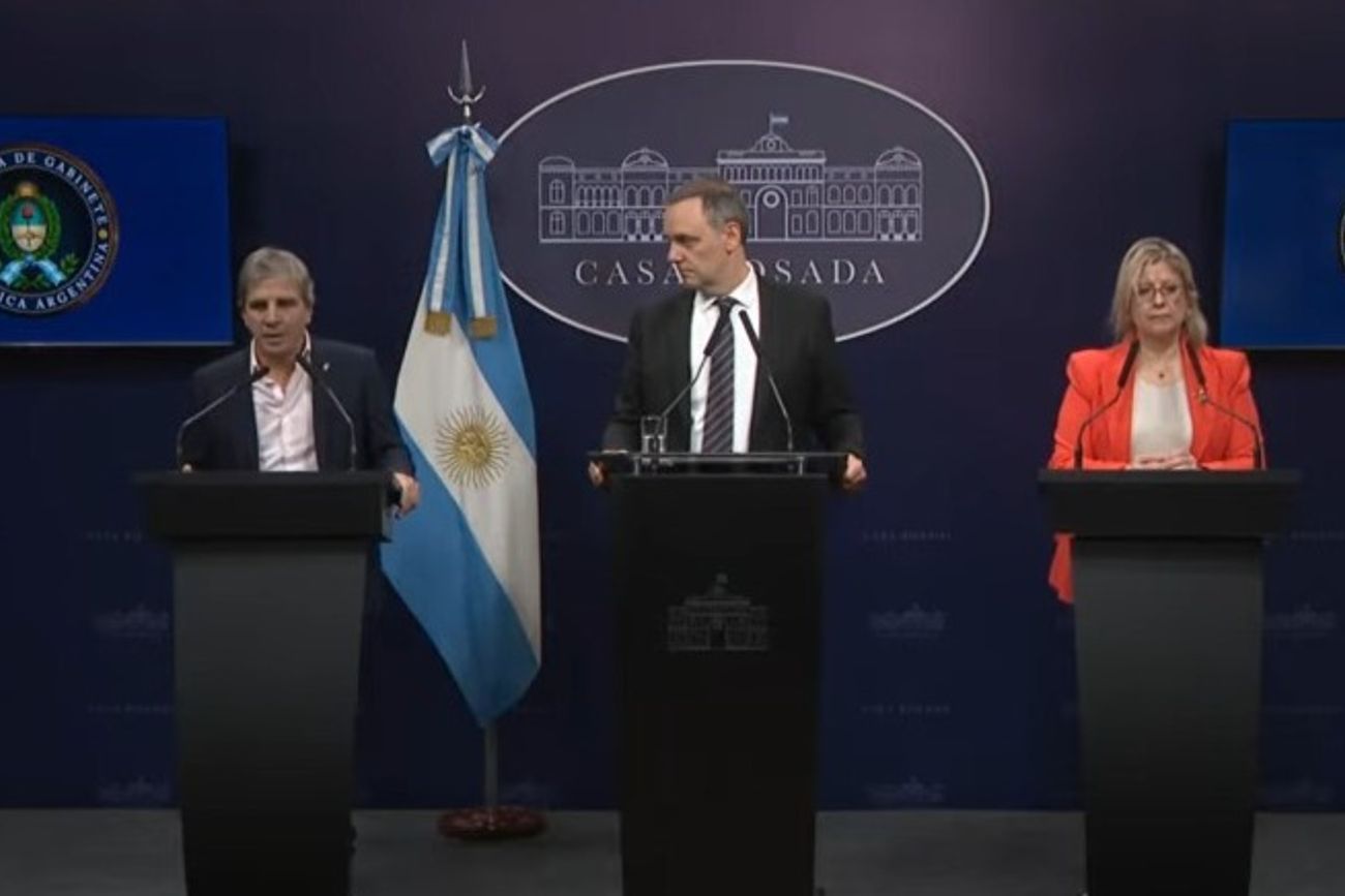 Adorni, Monteoliva y Caputo en conferencia de prensa este viernes. 