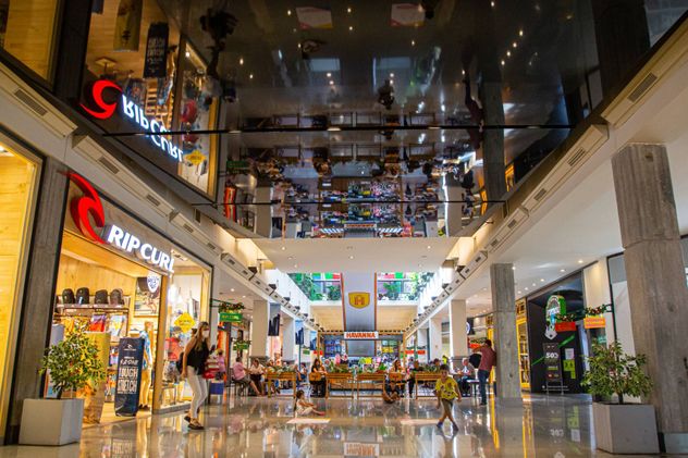 El consumo aún no remonta en grandes centros comerciales.