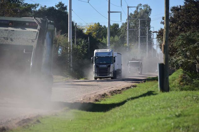Vecinos del barrio Villa Retiro de Horizonte II le reclaman al Gobierno provincial la pavimentación de la calle Bernardino López, su único acceso vehicular.