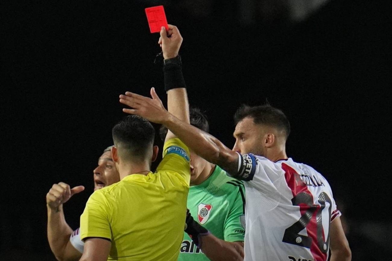 La expulsión de Santiago Beltrán.