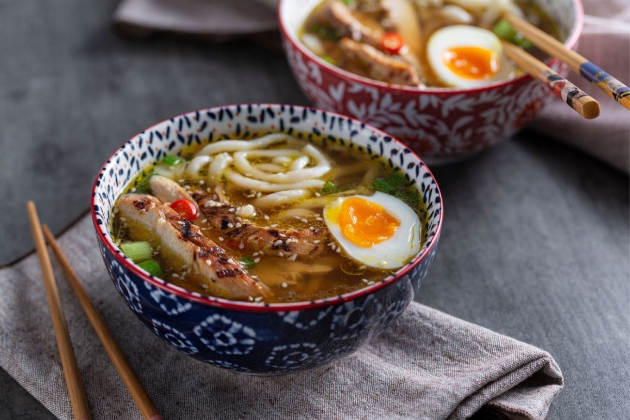 Qué es el ramen, la comida japonesa caliente que conquista el invierno y ya es furor en Argentina.