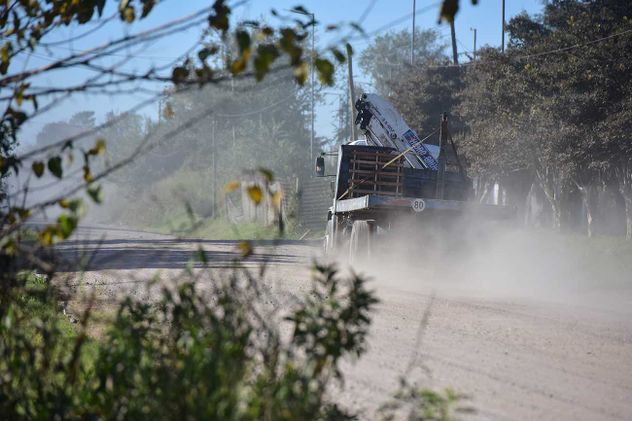 Vecinos del barrio Villa Retiro de Horizonte II le reclaman al Gobierno provincial la pavimentación de la calle Bernardino López, su único acceso vehicular.