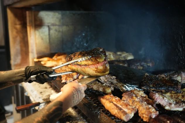 Atención asadores: el truco de los cocineros para comer la carne en su mejor punto.