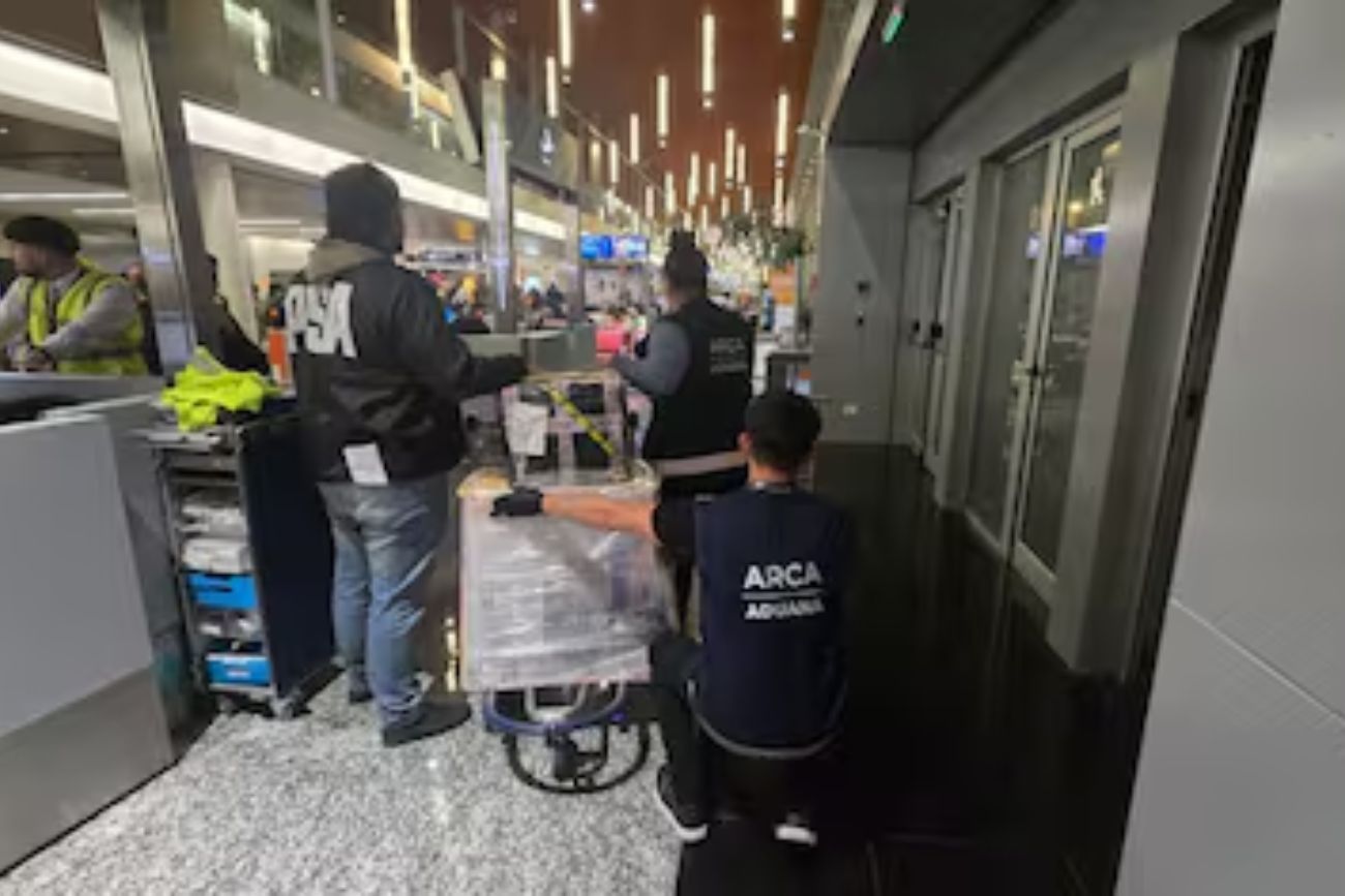 Cayó la banda internacional de narcotráfico tras encontrar encomiendas con cocaína en Ezeiza