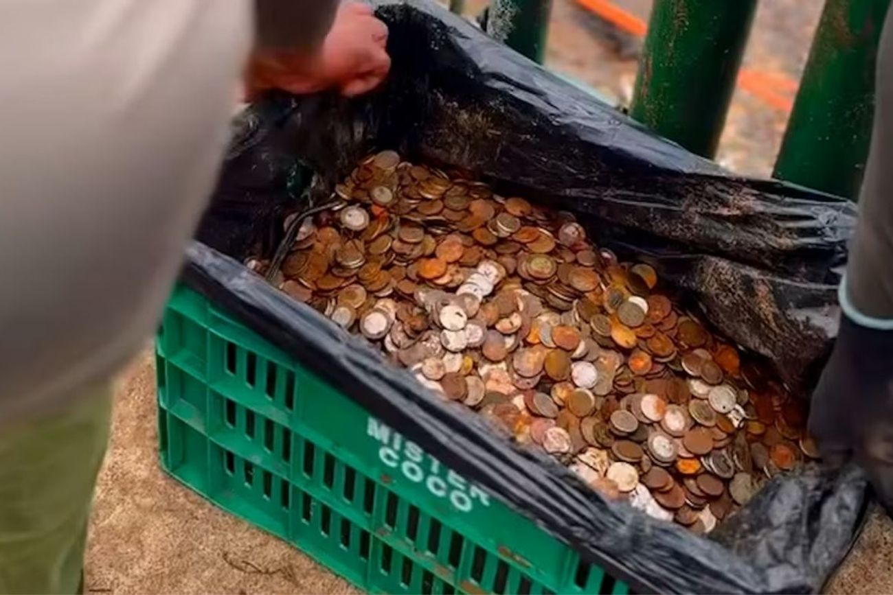 Hallaron más de 400 kilos de monedas bajo las Cataratas del Iguazú y alertan por el impacto ambiental