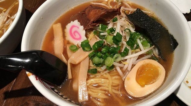 Qué es el ramen, la comida japonesa caliente que conquista el invierno y ya es furor en Argentina.