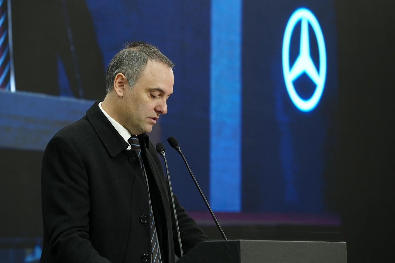 Adorni y Karina Milei inauguraron la nueva planta de Mercedes Benz en Zárate: "Tenemos una Argentina estable"