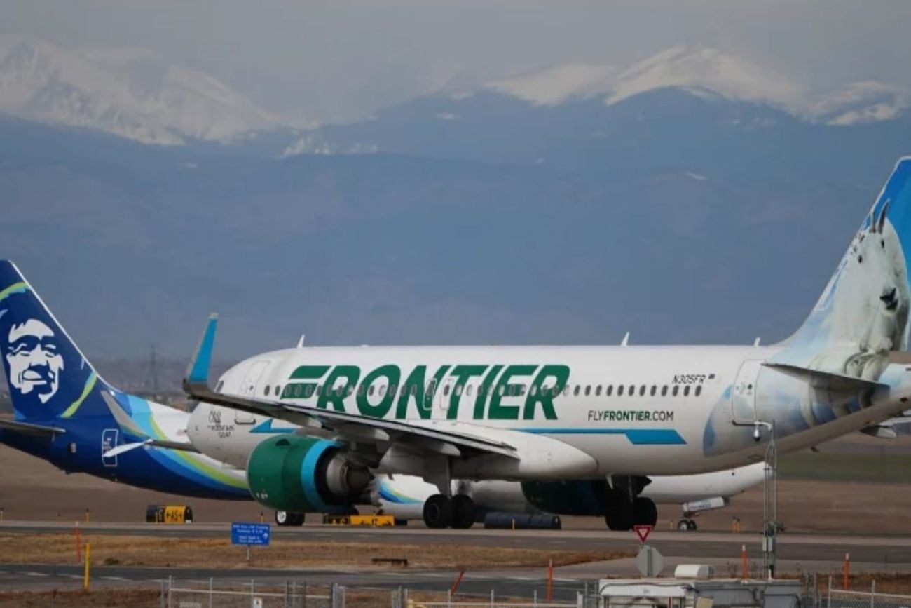 Un hombre murió tras ser impactado por un avión de Frontier Airlines durante el despegue en Denver