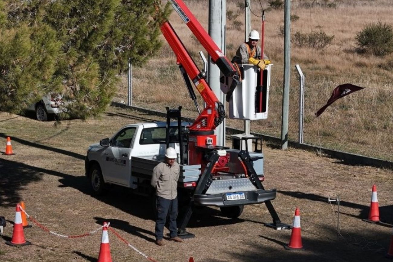 En el interior, las cooperativas brindan diversos servicios, pero los costos operativos elevan el precio de la energía hasta un 48% respecto de lo que paga un usuario de Epec.