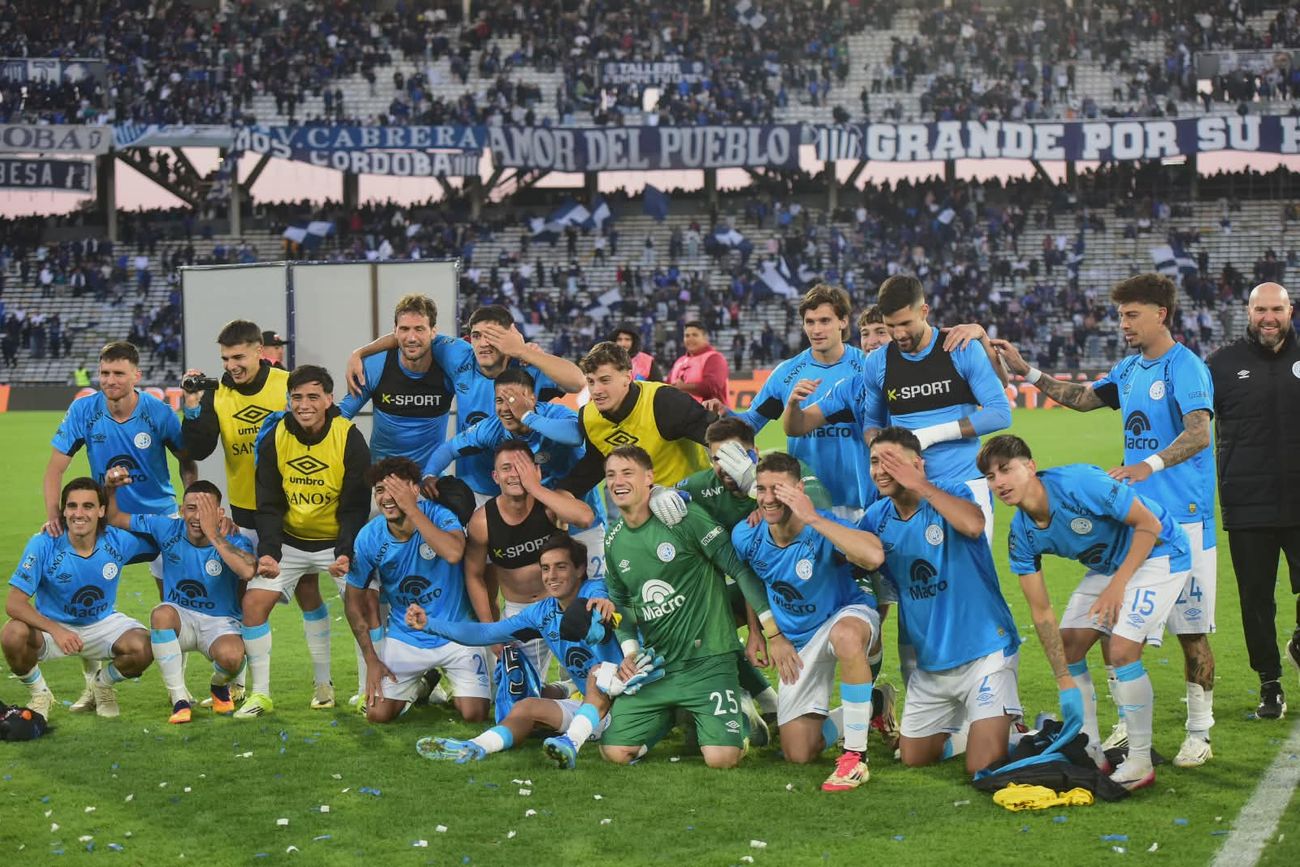 Festejo de Belgrano ante Talleres.