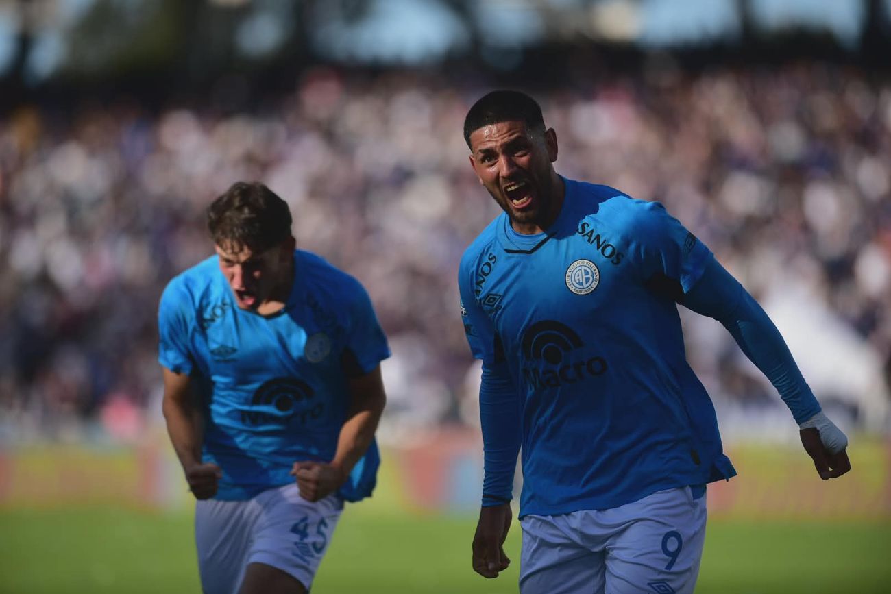 Lucas Passerini anotaba con una pirueta. Tras revisión del VAR, el gol fue anulado por posición adelantada.