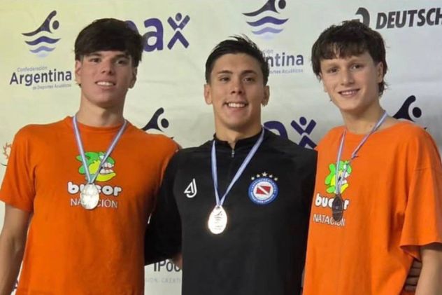 Thiago Pizzini Paz y Mateo Mayer Iglesias en el podio de los 1500 libre en el Campeonato Argentino Absoluto.