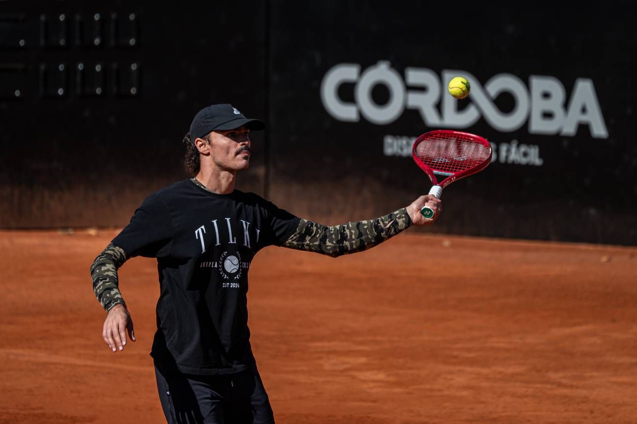 Andrea Collarini ya entrena en el Córdoba Lawn Tenis Club.