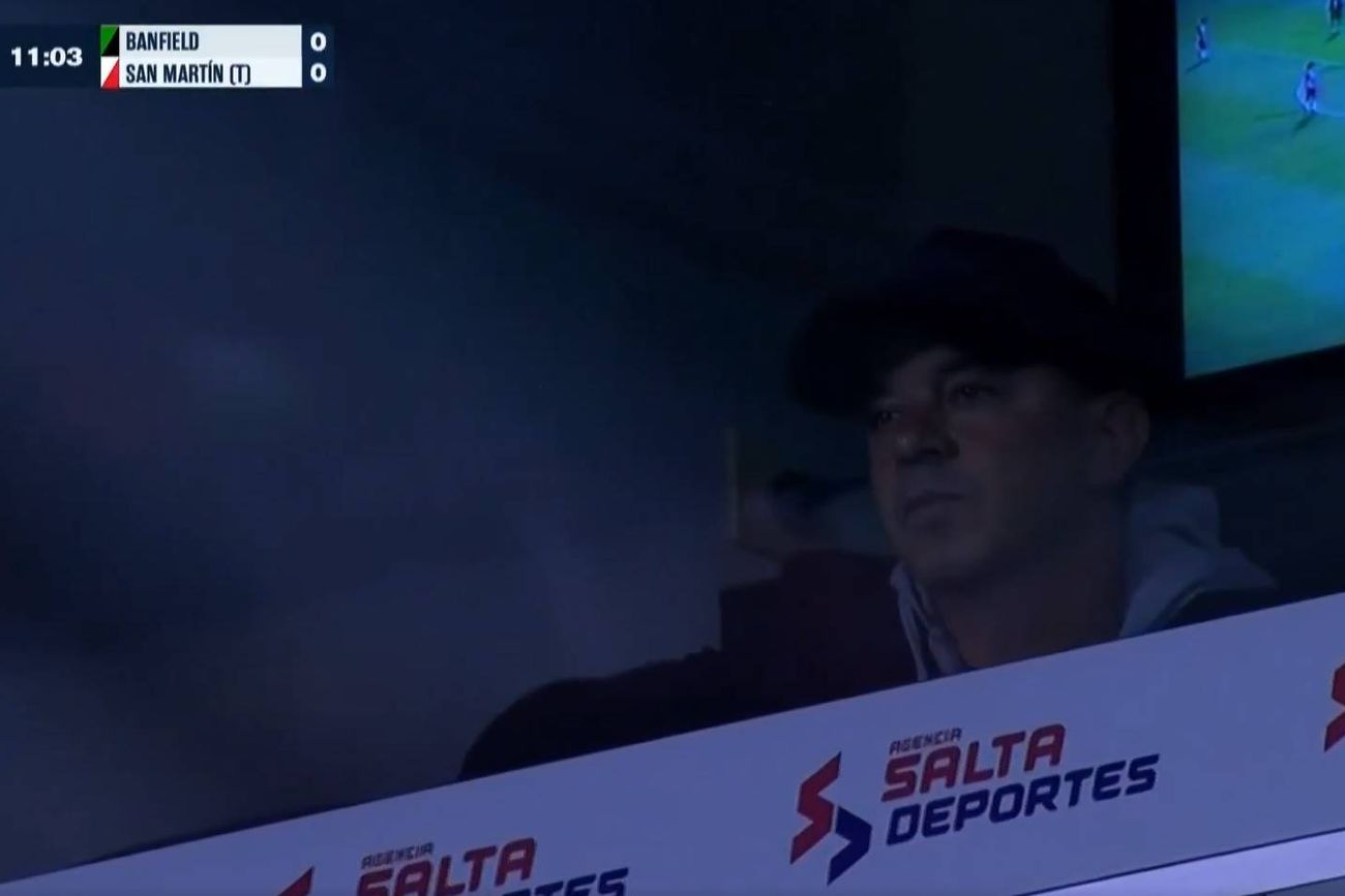 Marcelo Gallardo viendo a su hijo Nahuel.