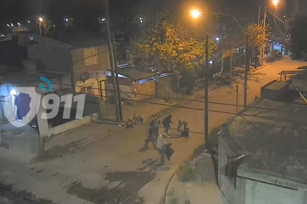Ciudad de Córdoba: cámaras del 911 detectaron un violento robo y dos adolescentes terminaron detenidos.