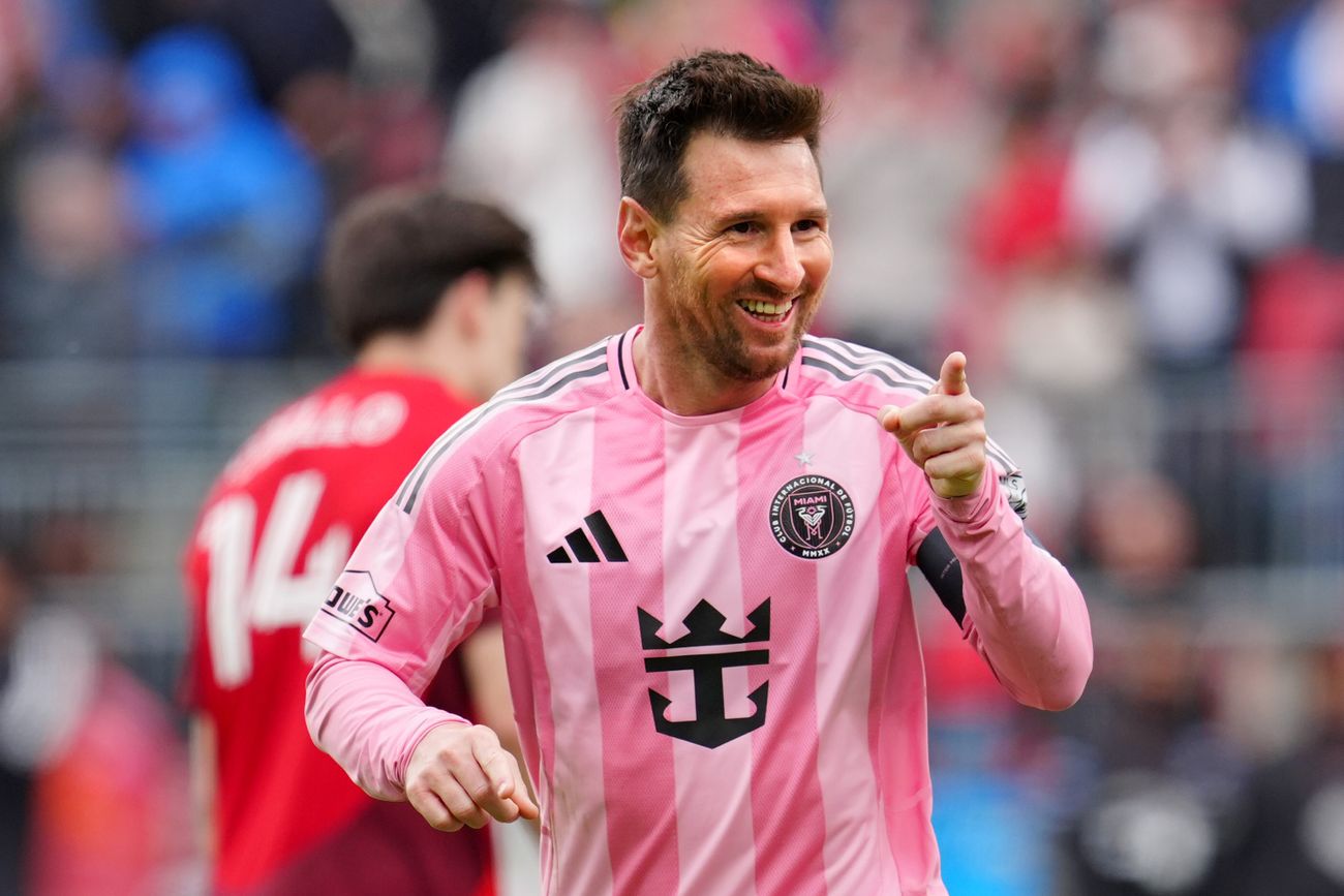 Lionel Messi convirtió en la goleada ante Toronto FC por 4-2.