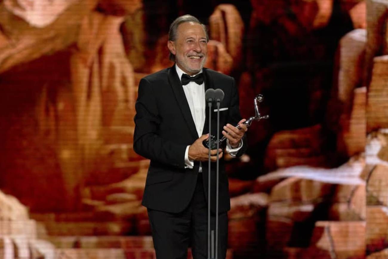 Francella, con el Premio Platino de Honor. Dijo que recibirlo esta distinción fue "el mejor de los mimos". (Instagram @premios_platino/ @josealbertopuertas)