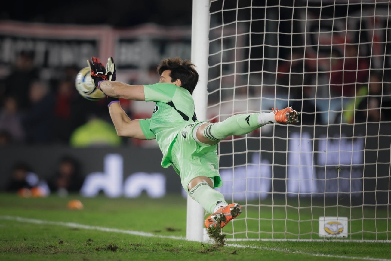 Santiago Beltrán, arquero de River que fue clave en el triunfo sobre San Lorenzo en el Monumental. 