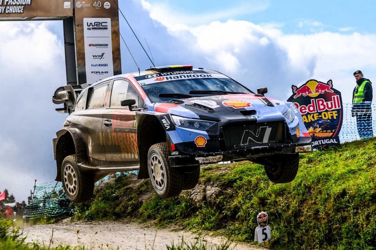 El salto de Fafe, es testigo del paso de Thierry Neuville y su Hyhundai que volvieron a la victoria en el Rally Mundial.
