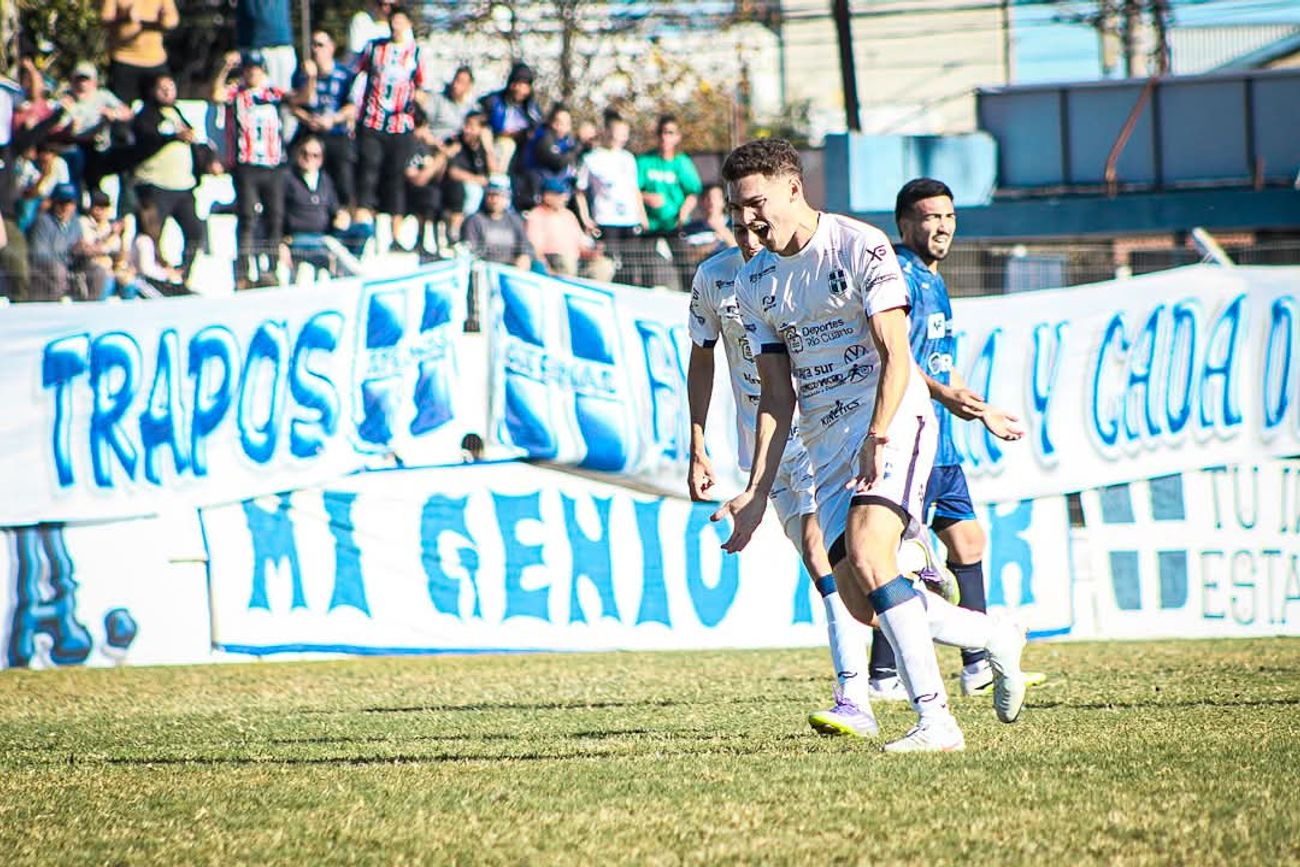 Atenas de Río Cuarto ganó y es puntero del Grupo C del Federal A.