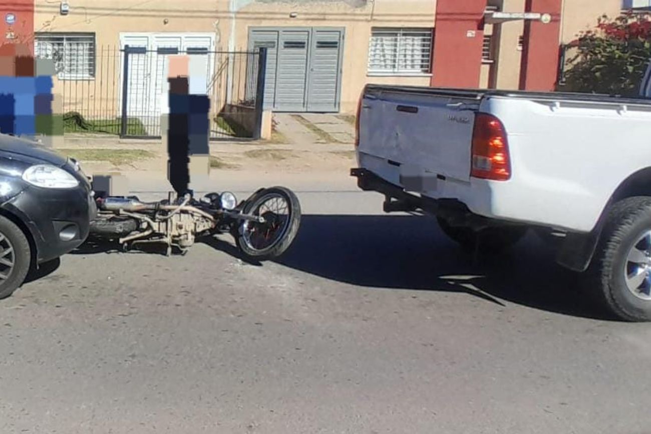 Córdoba: chocó con la camioneta y terminó detenido porque tenía pedido de captura