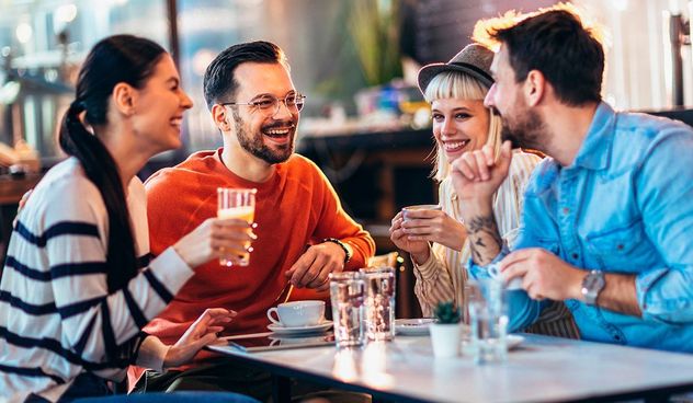 Tener pocos amigos no siempre es soledad: qué explica la psicología.