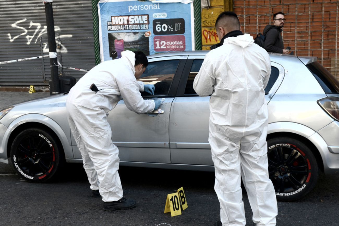 Misterio en Once: hallaron un auto con sangre y vainas servidas tras una denuncia por disparos