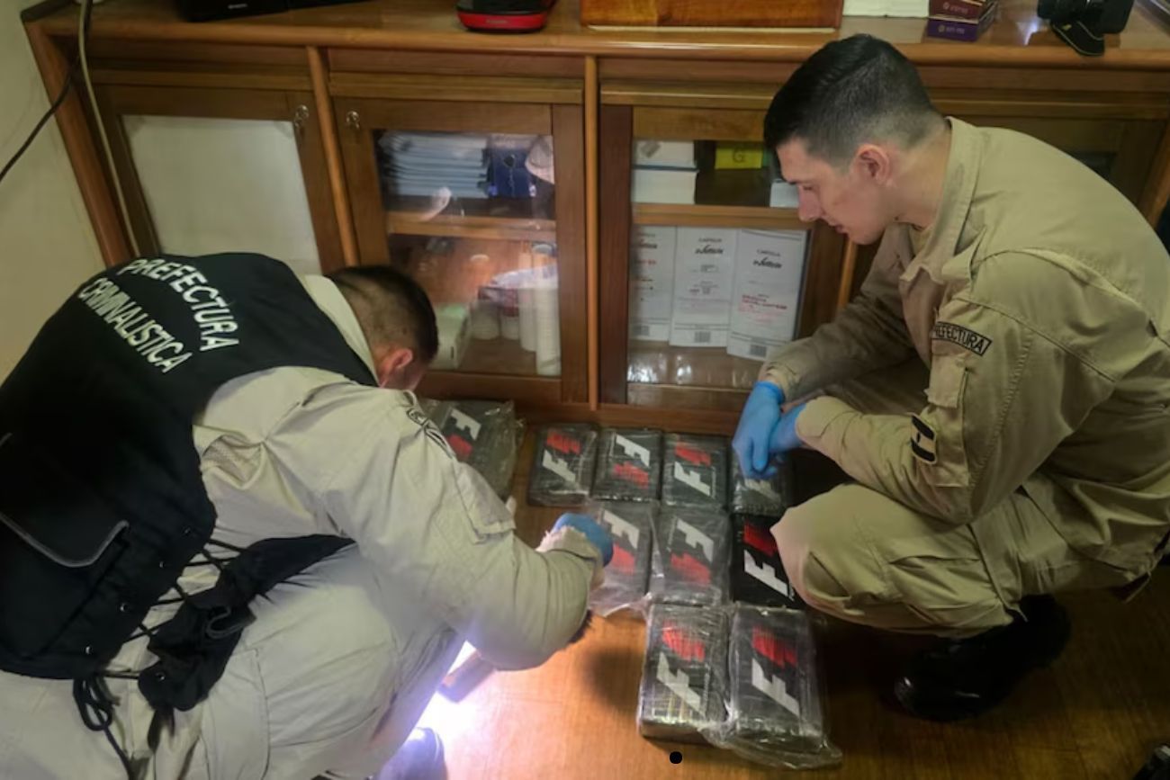 Incautaron 16 kilos de cocaína en un buque italiano valuados en más de 340 millones de pesos