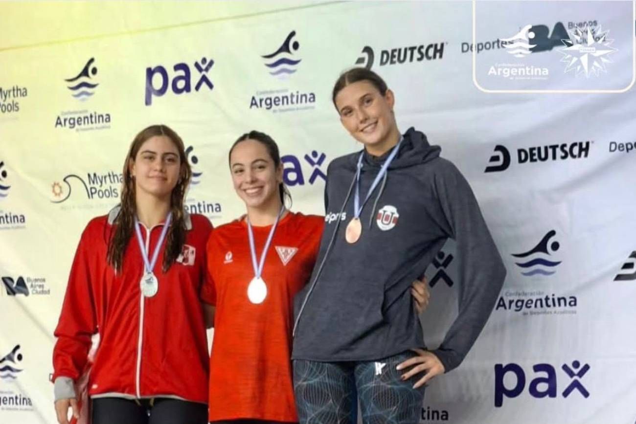 Francesca Rossi, podio en los 200 metros mariposa.