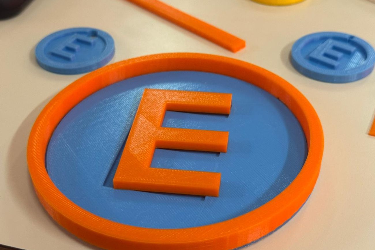Escuela jesusmariense hace señales de tránsito en 3D. 