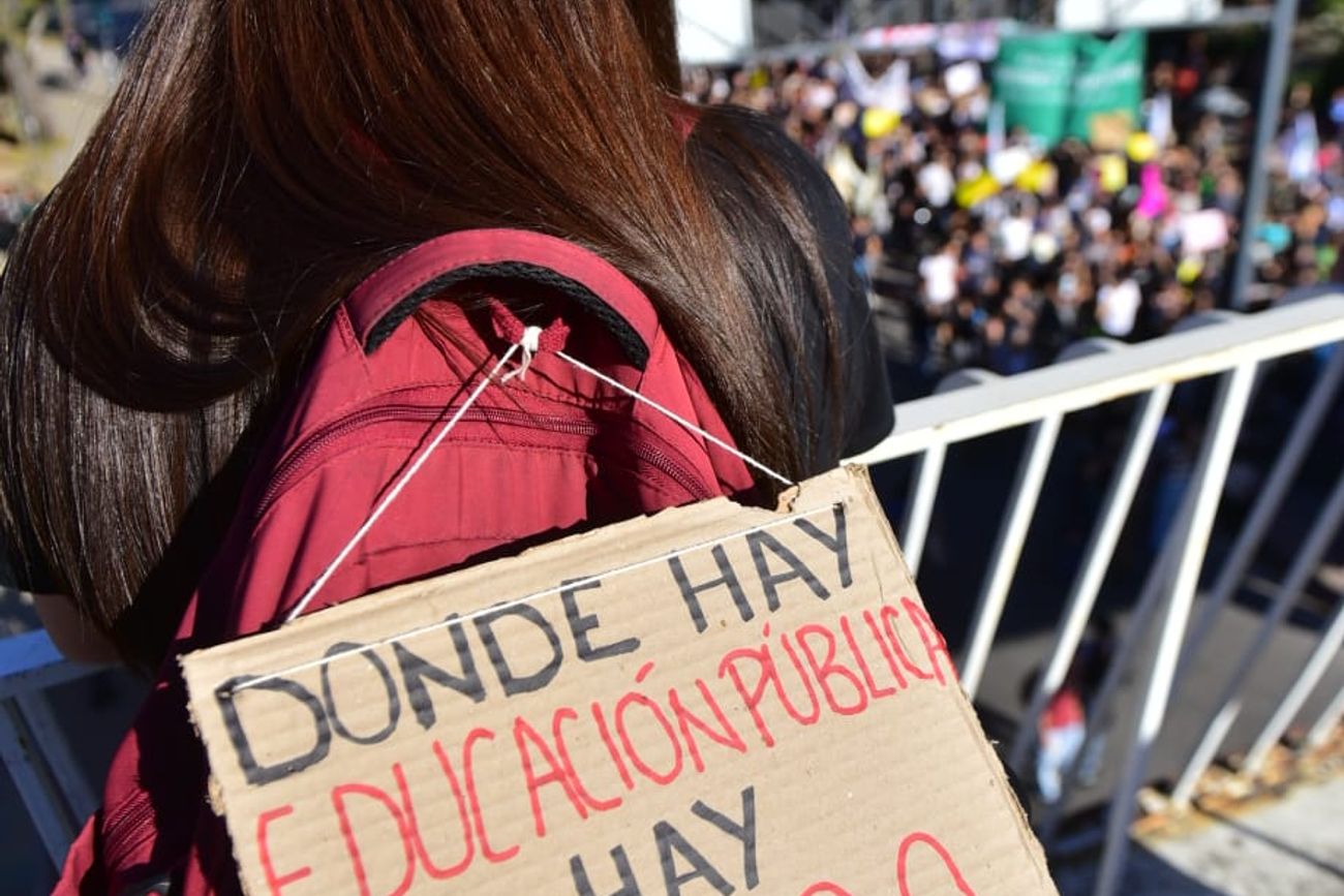 Masiva marcha en defensa de la universidad pública en Córdoba.