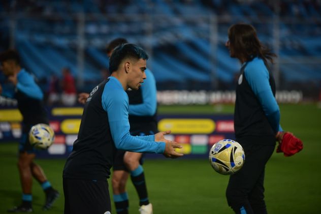 Calentamiento de Belgrano en la previa al partido con Unión por los cuartos de final del Torneo Apertura 2026.
