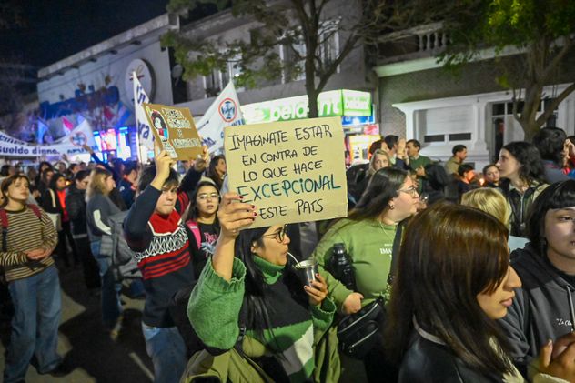 Marcha en Villa María por las universidades nacionales, este martes.