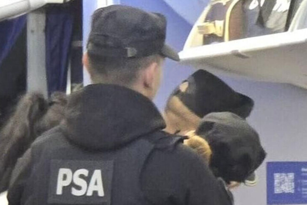Sigue el escándalo por lo sucedido en el vuelo de Copa en Rosario y la detención de una pareja por tener sexo durante el viaje. 