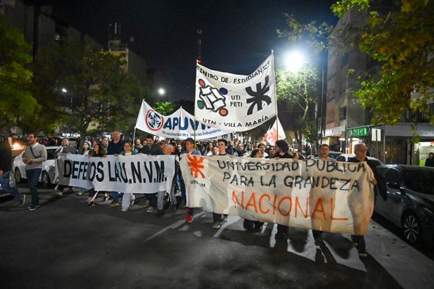 Marcha en Villa María por las universidades nacionales, este martes. 