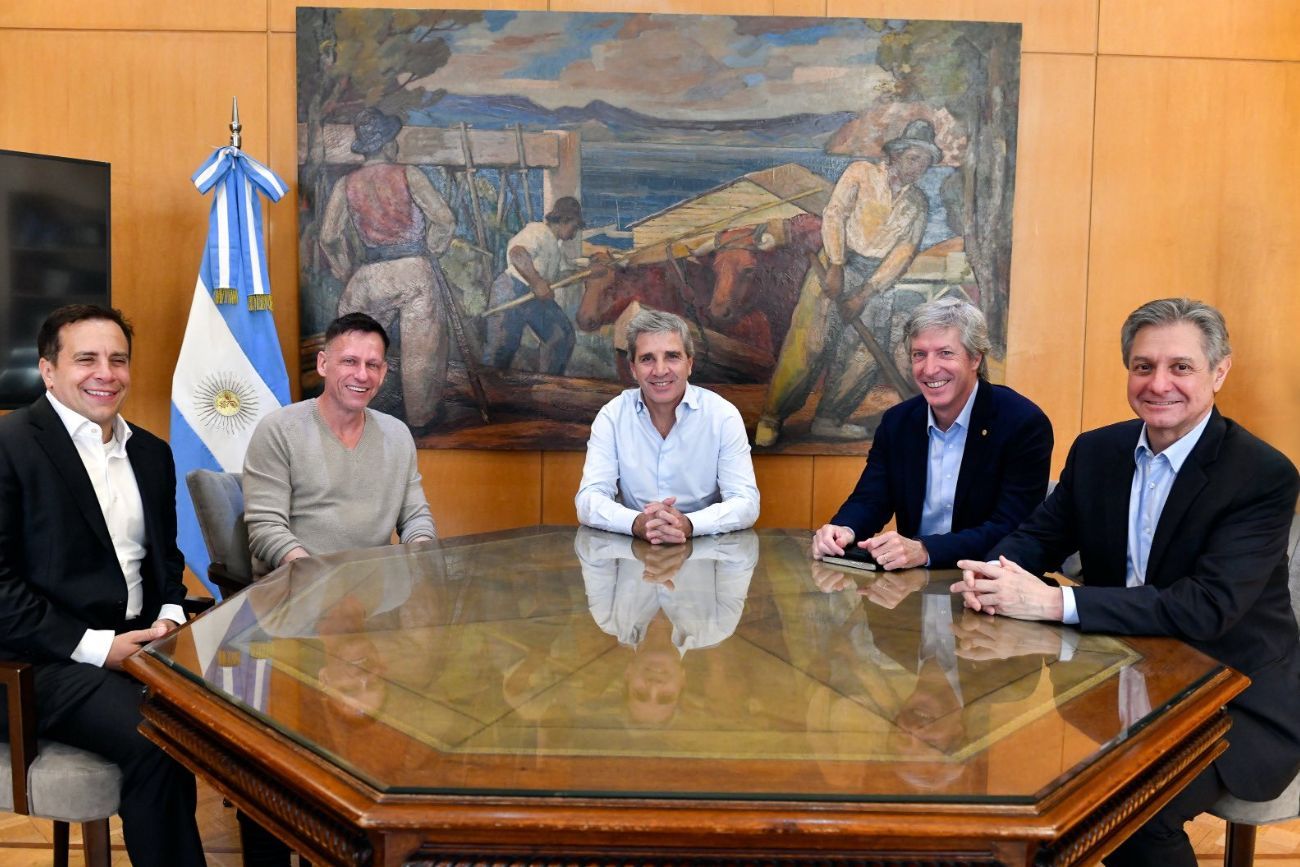 El magnate Peter Thiel se reunió con Caputo y funcionarios del Gobierno en medio del impulso al “super Rigi”. 