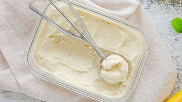Cremoso, bajo en calorías y con ingredientes simples, el helado de avena se convirtió en una de las recetas saludables más populares para quienes buscan disfrutar algo dulce sin excesos.