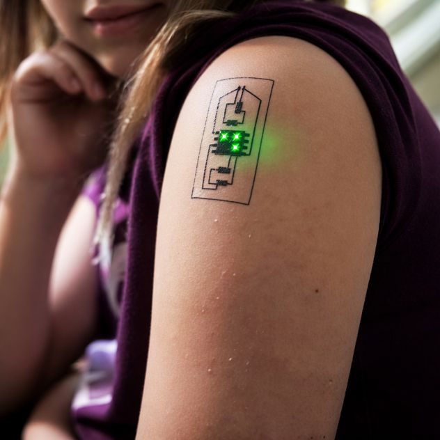 Un chip en forma de tatuaje. Bill Gates cree que reemplazarán a los celulares.