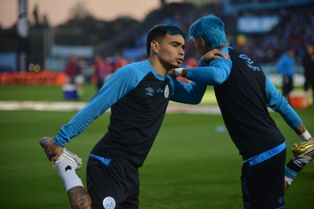 Calentamiento de Belgrano en la previa al partido con Unión por los cuartos de final del Torneo Apertura 2026.
