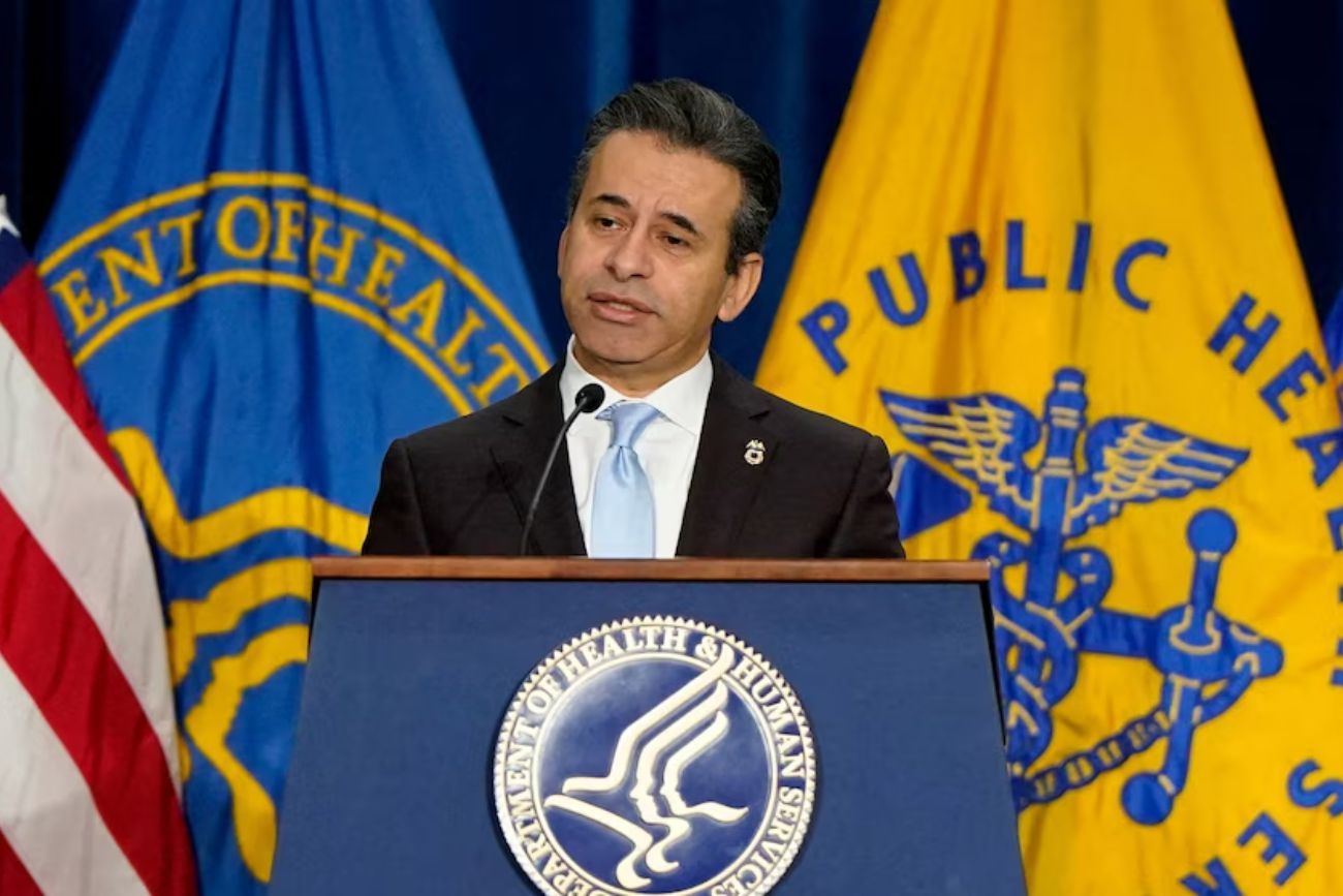 Trump destituyó al jefe de la Administración de Alimentos y Medicamentos