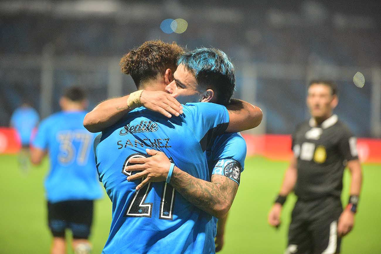 Belgrano pasó a semifinales después de ganarle a Unión de Santa Fé por 2-0 en Alberdi. 