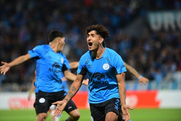 Adrián Sánchez festeja su gol en el Belgrano vs. Unión, en Alberdi.