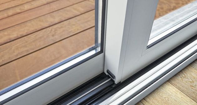 Cómo poner correctamente burletes en ventanas para mantener la casa caliente y ahorrar calefacción.