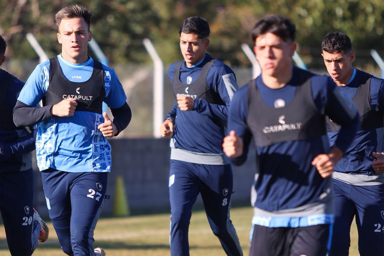 Racing se entrenó esta mañana pensando en el partido con Central Norte.
