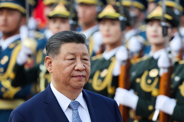 El presidente de China, Xi Jinping, asiste a una ceremonia de bienvenida para el presidente de Tayikistán, Emomali Rahmon, en el Gran Salón del Pueblo en Pekín, China, el martes 12 de mayo de 2026. (Maxim Shemetov)