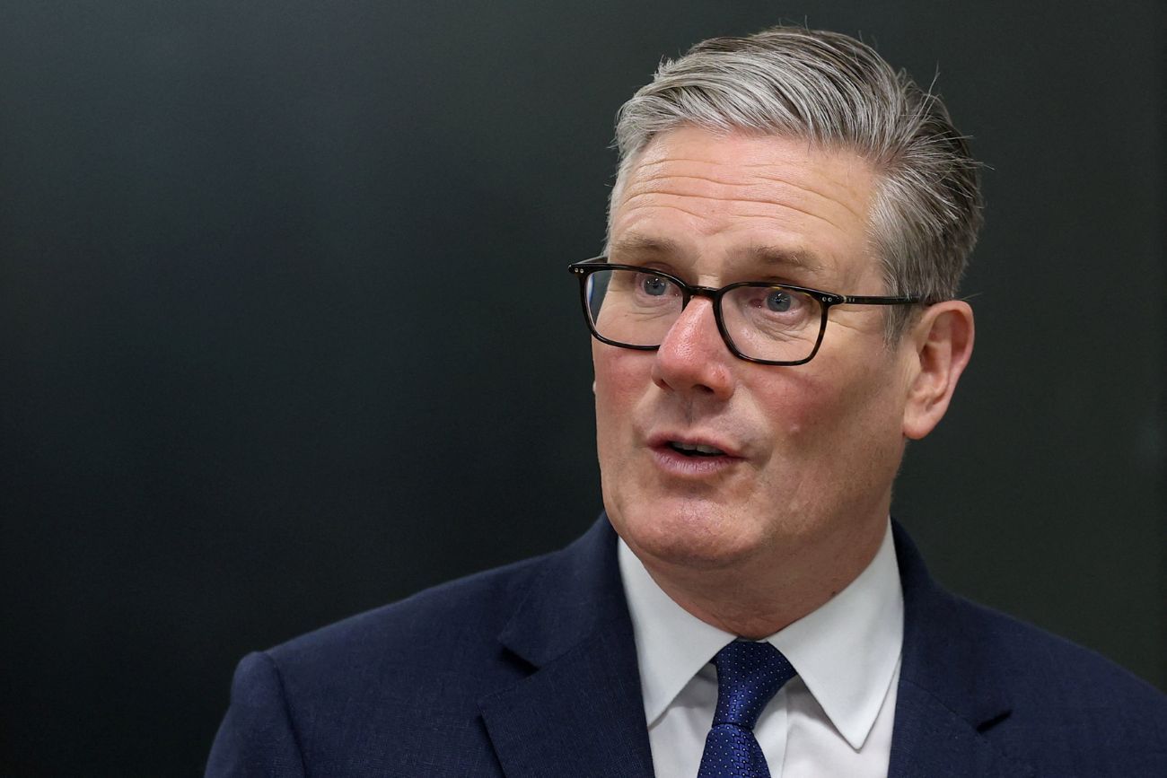 Reino Unido: renunció un ministro clave y se refuerza la "rebelión" abierta contra Keir Starmer
