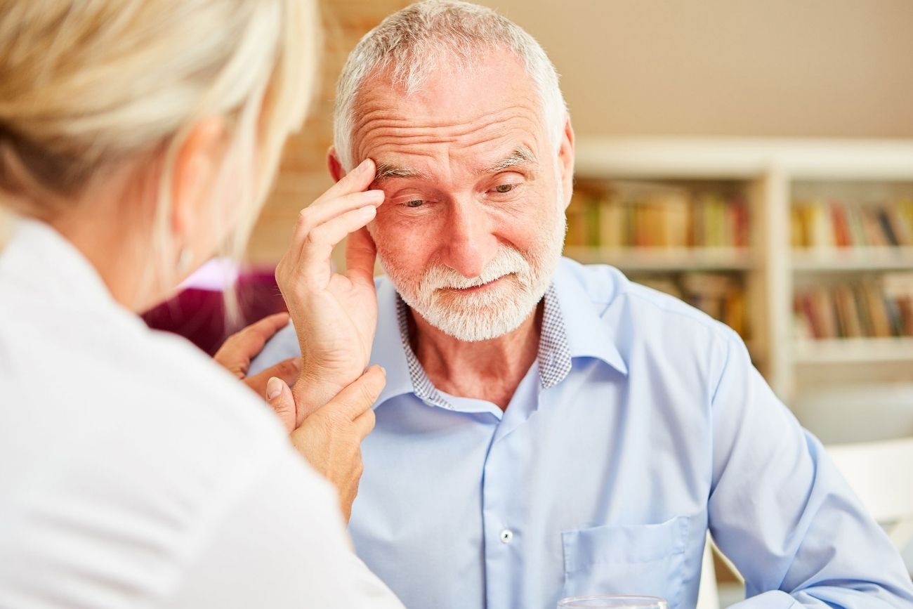 La señal silenciosa del Alzheimer que se detecta al usar shampoo o jabón.