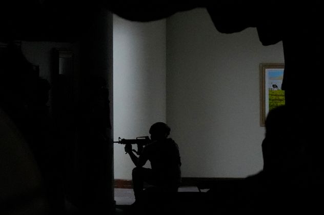 Soldados custodian una zona del Senado en Pasay, Filipinas, el miércoles 13 de mayo de 2026.
